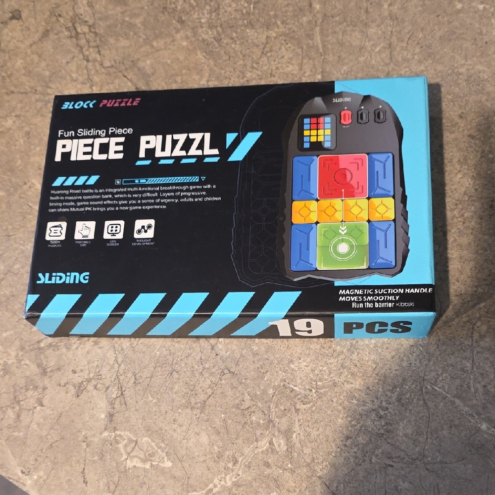 (J38) Sliding Block Game - Black and Blue